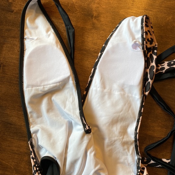 Strappy Leopard print one piece - Picture 9 of 9